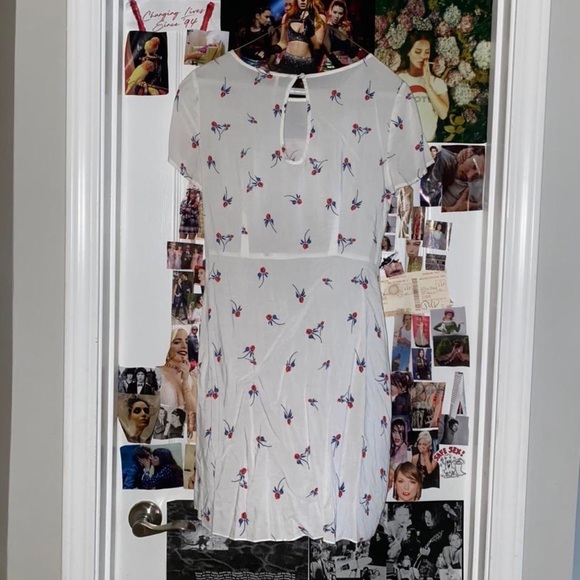 Free People red roses white rayon mini dress- size 2 - Picture 3 of 4